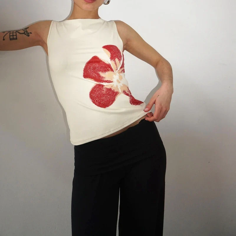 Fitted Floral Vintage Crop Top - Image 2