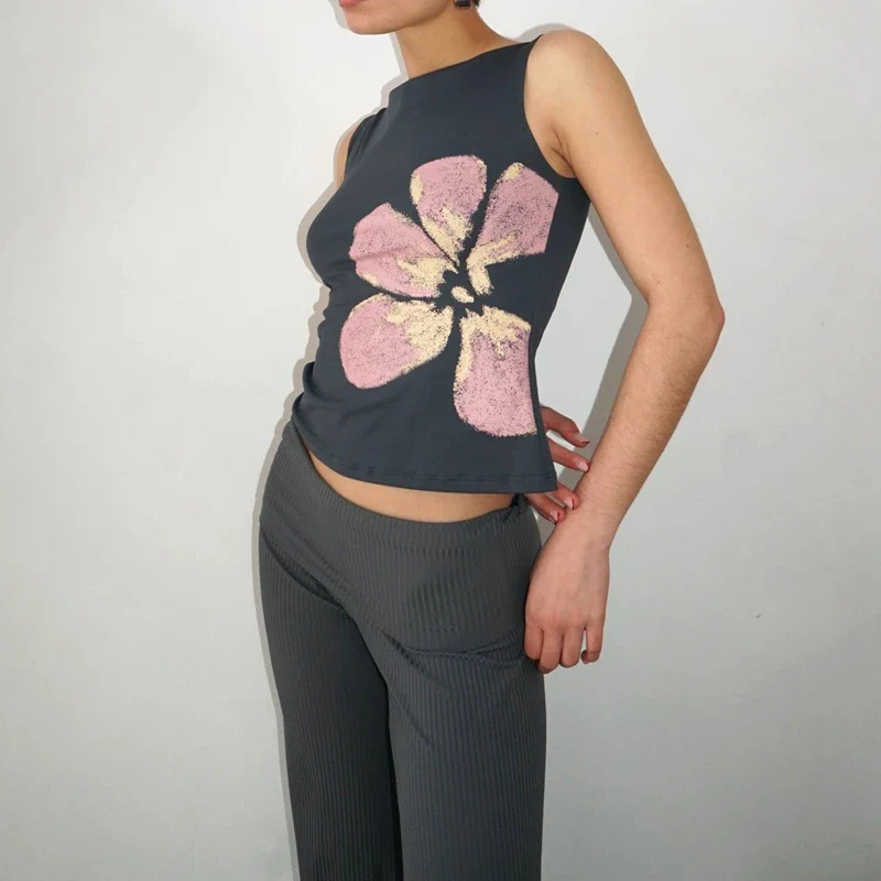 Fitted Floral Vintage Crop Top - Image 3
