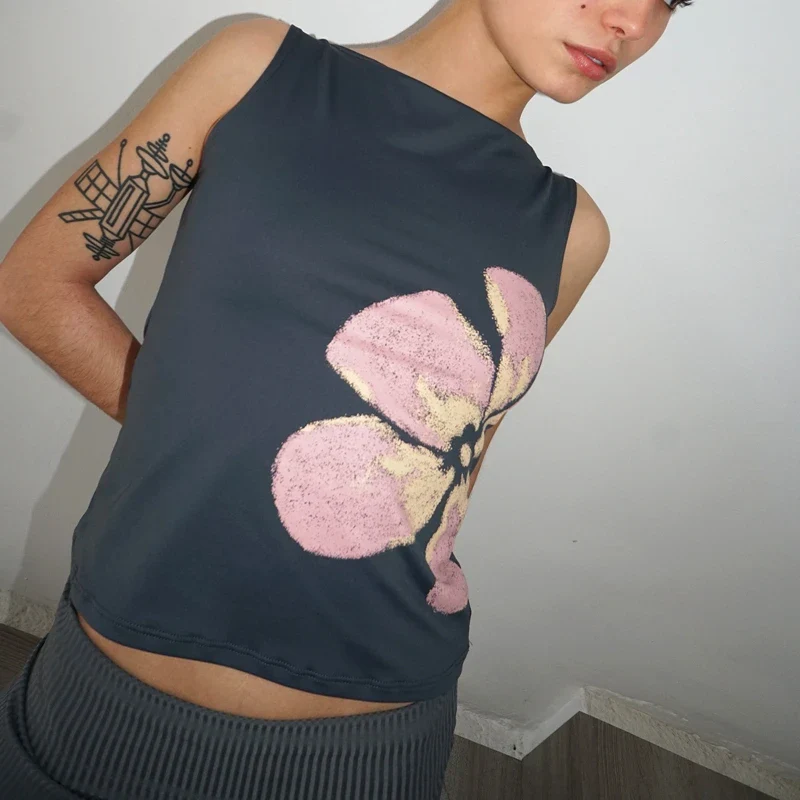 Fitted Floral Vintage Crop Top - Image 4