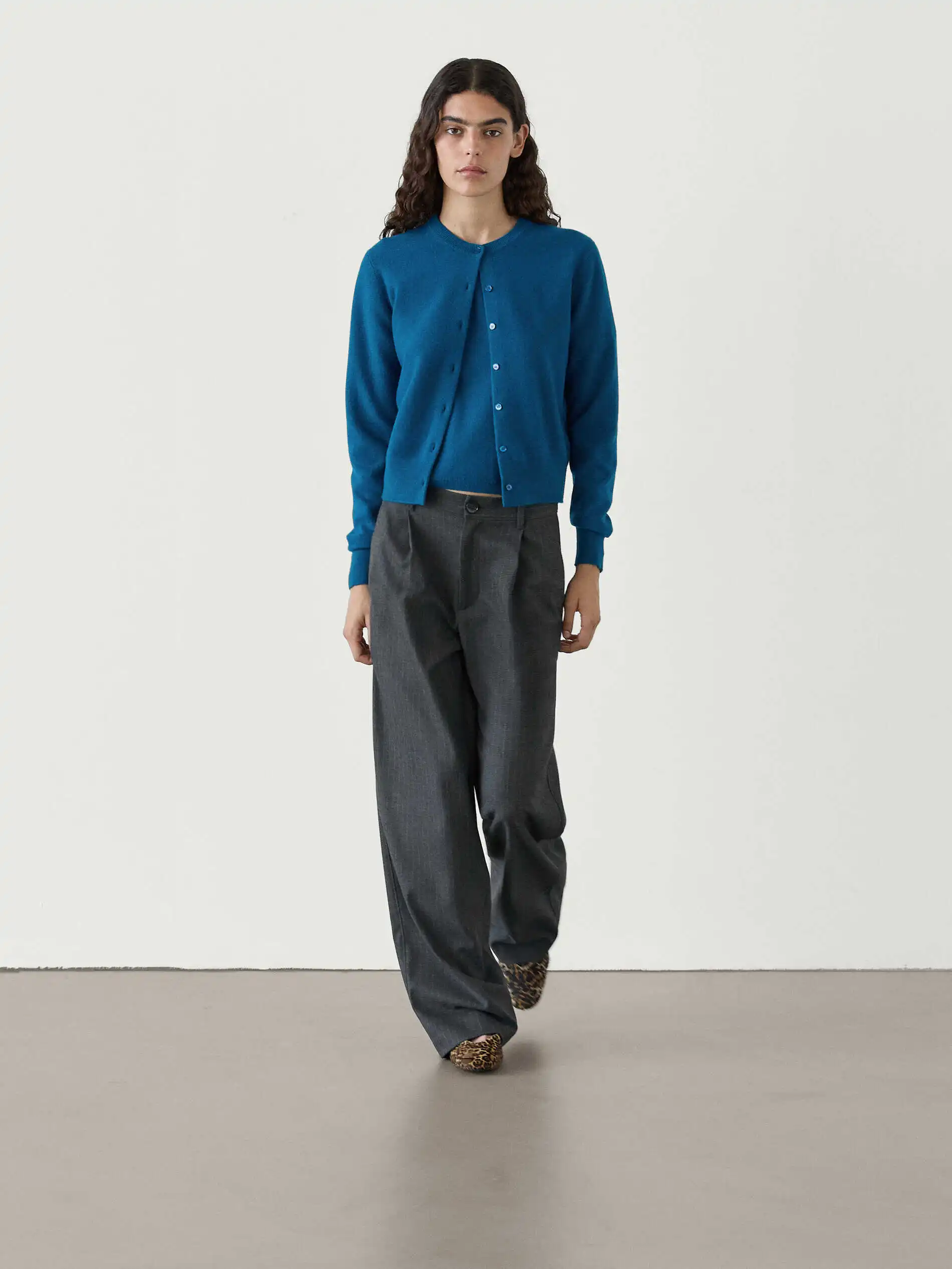 Minimalist Round Neck Knit Short Cardigan